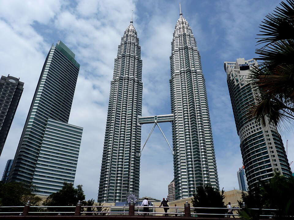 File:The Petronas Twin Towers in Kuala Lumpur (Malaysia).JPG